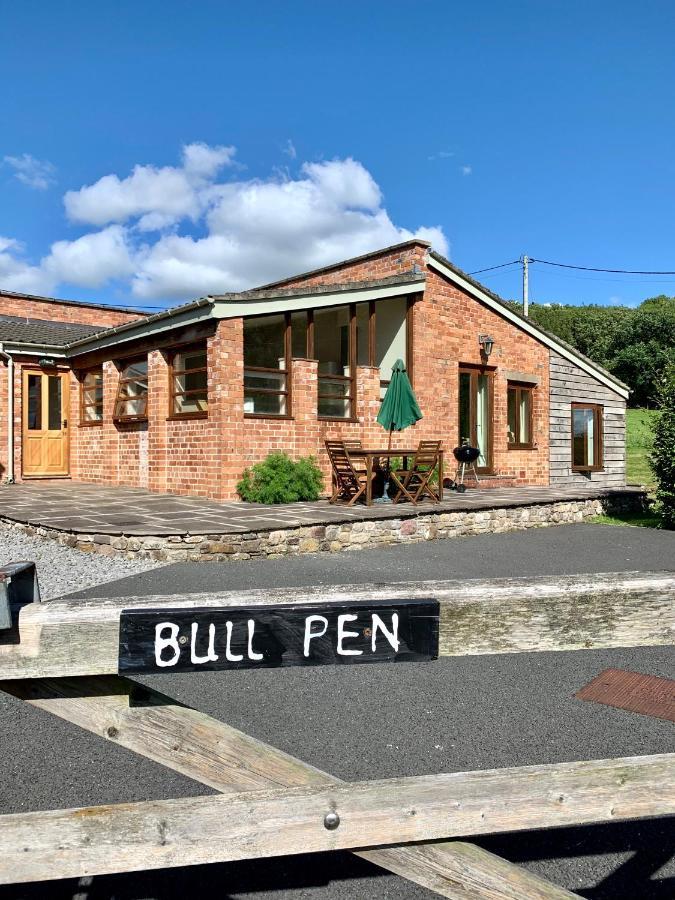The Old Bull Pen Villa Abergavenny Bagian luar foto